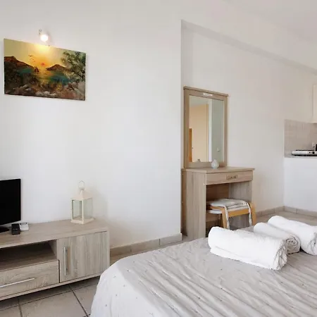 Apartament Yiannis 5 *